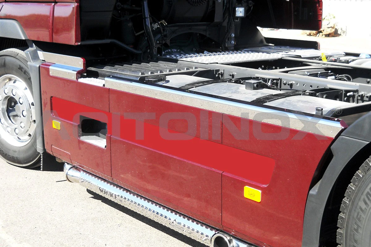 Pair of Volvo fh2, fh3 fairing covers